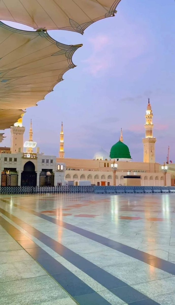MOHAMMA87774293's tweet photo. جہاں روضۂ پاک خیرالوریٰ ہے وہ جنت نہیں ہے تو پھر اور کیا ہے
کہاں میں کہاں یہ مدینے کی گلیاں یہ قسمت نہیں ہے تو پھر اور کیا ہے

محمدﷺ️ کی عظمت کو کیا پوچھتے ہو کہ وہ صاحب قاب قوسین ٹھہرے
بشر کی سر عرش مہماں نوازی یہ عظمت نہیں ہے تو پھر اور کیا ہے
@NadeemIftikhari @MdAkhtar21982 https://t.co/6ZFx6c0bz5
