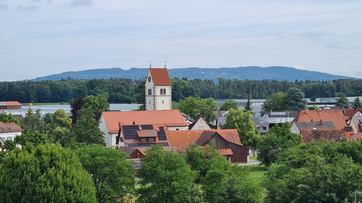 MagPommes's tweet photo. Guten Morgen, Dorfidylle im Urlaub! Ein krasser Kontrast zu dem Ort, an dem wir uns im wahren Leben aufhalten! Die Ruhe tut gut. Den halben Urlaub haben wir noch vor uns. https://t.co/pbV7QqC5AL