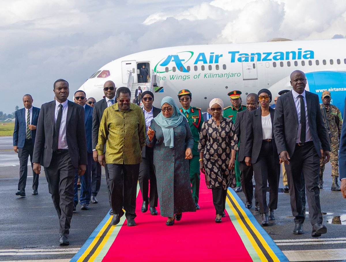 420Cousin's tweet photo. Rais Samia Suluhu Hassan amerejea salama nyumbani Tanzania kutoka katika ziara ya kihistoria Urusi na kupokelewa na Makamu wa Rais Dkt. Emmanuel Nchimbi, Wakuu wa vyombo vya Ulinzi na Usalama, Katibu Mkuu wa Chama cha Mapindunzi Dkt. Asha rose Migiro,  pamoja na wananchi wa Tanzania.