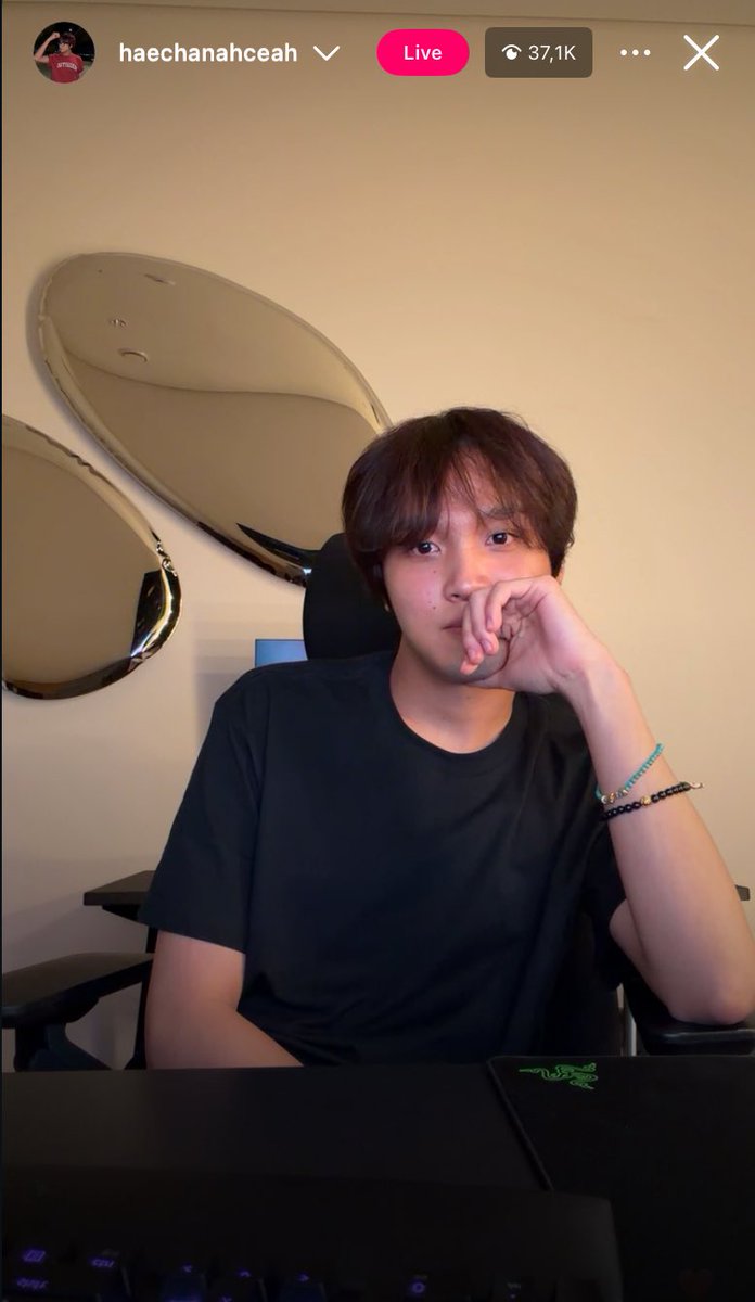 kainaacy's tweet photo. jujur kaya aneh bgt udah lama ga ngefangirl trus batiba nonton livenya?? gkpp smw akan ak lakukan utk menghibur hari ini dan besok https://t.co/jRkQC5v5M2