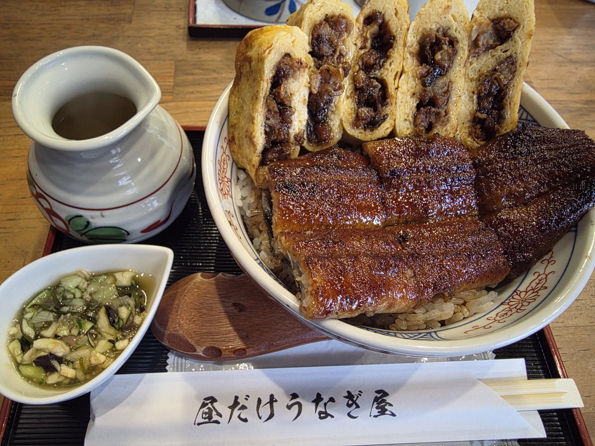 555karin_tower's tweet photo. 名古屋でうなぎ食べてたら、なすなかにしのTVロケと遭遇！
#昼だけうなぎ屋 https://t.co/jhc5ntGRtw