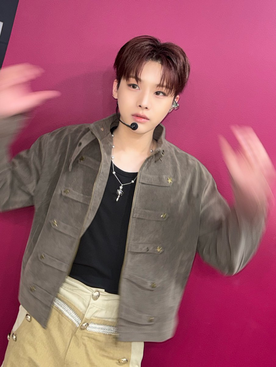 XODIAC_MEMBERS's tweet photo. [#렉스] 

주말 시작 !! 하루 잘보냉 😗💚

#XODIAC #소디엑 #LEX #렉스 https://t.co/AaqFofk4LB