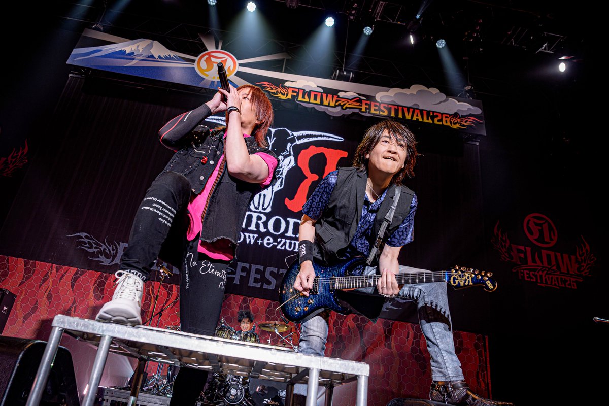 FLOW_official's tweet photo. 📸速報LIVE PHOTO

ロックバンドが創るアニソンロックフェス🎸
『FLOW THE FESTIVAL 2026』🔥

DAY1も折り返し‼️
メインステージ4番手
GRANRODEOさん(@GR_staff)🎸

力強いロックサウンドと圧巻のステージング🐮⚡️
開催初年度からの皆勤賞でのご出演、ありがとうございました👏

Photo by SUGI (@Sugi_Yu7)

#GRANRODEO #FTF2026 #FLOWフェス