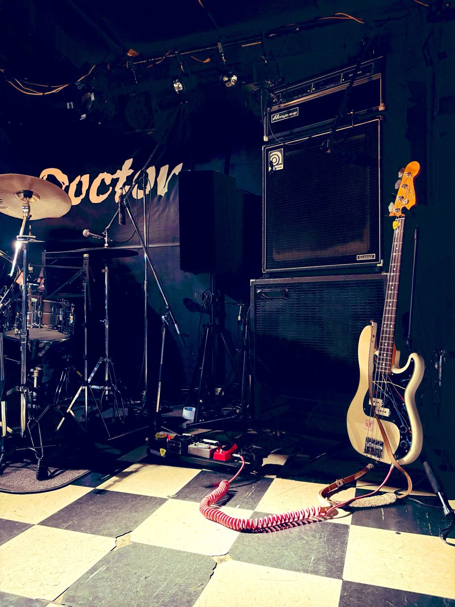tankboyjp's tweet photo. 2026.06.06荻窪 club Doctorにて
theWells。

"たったちっぽけな 一本の黒いGUITAR
一足の靴から 始まったこの俺さ" https://t.co/iI4r94IRdo