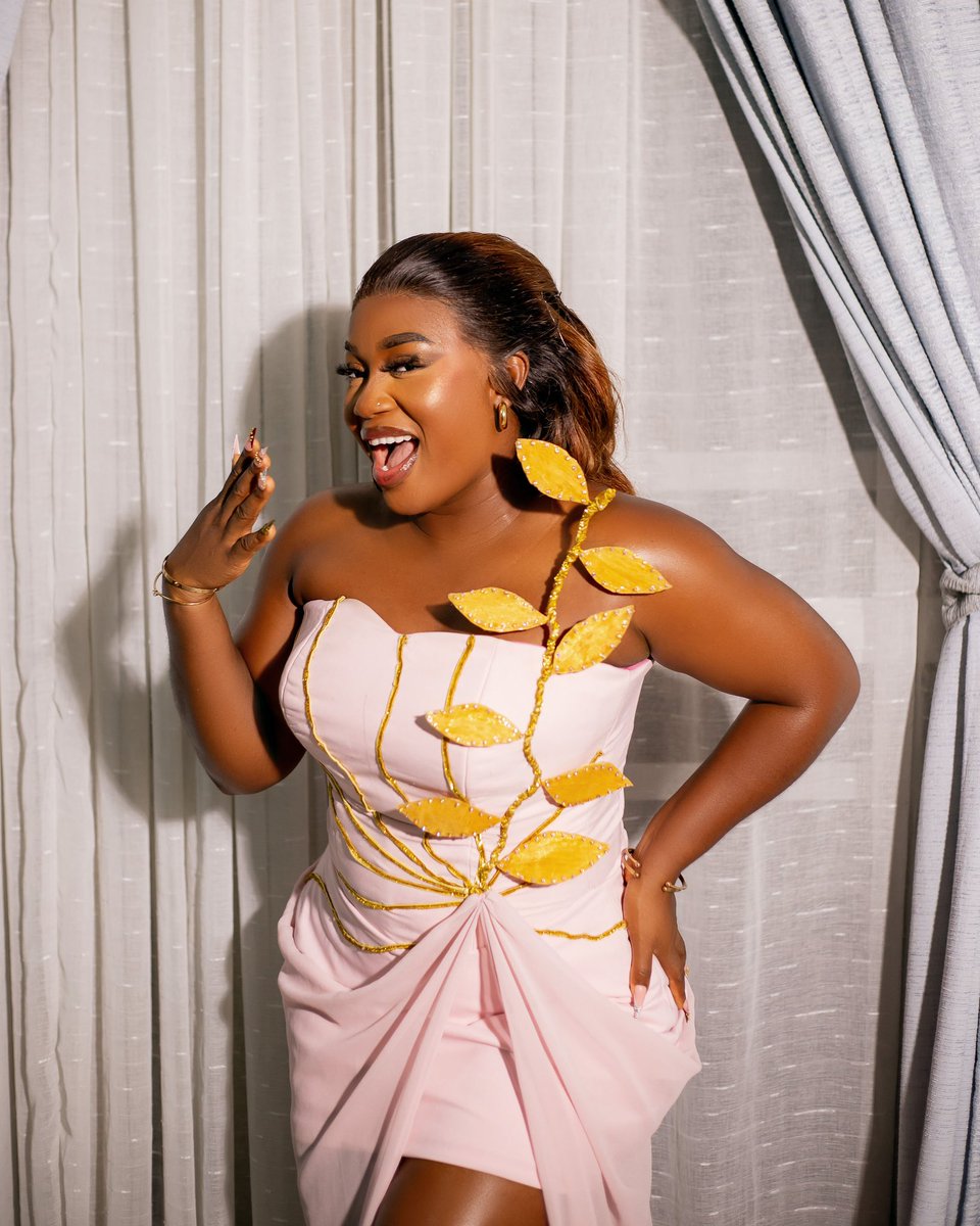 janederryy's tweet photo. I prayed for this version of me.

Still growing. Still learning. Still becoming.

Cheers to another year of showing up for myself. 🥂✨🎂

Outfit : @suranigeria 

📸 : @chuksdephotographer
Creative Director : @blck_s_films

#JaneDerry #exolore #BirthdayVibes #GlowUpSeason # https://t.co/HVlRZ1Cd25