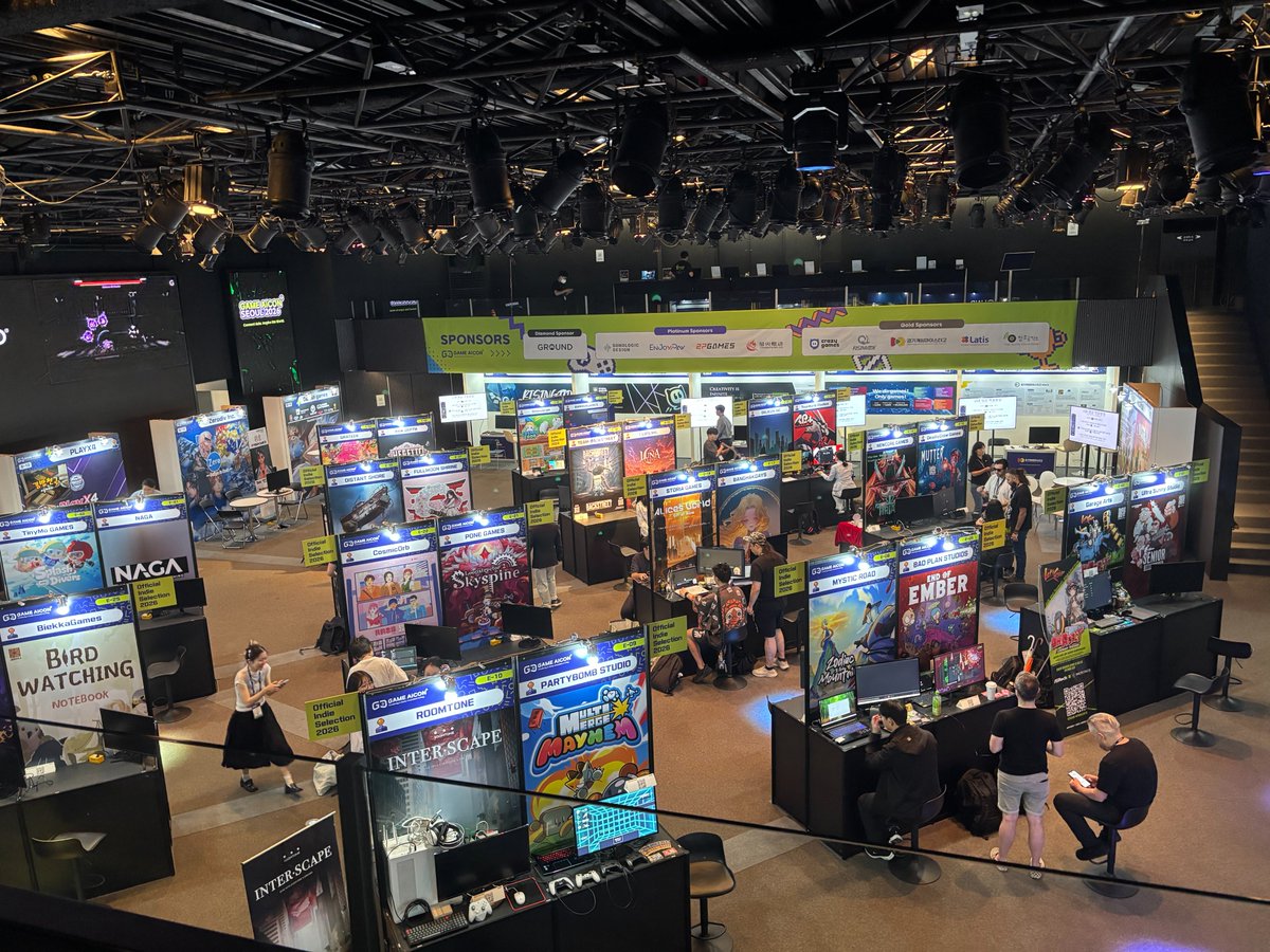 KyleDGamedev's tweet photo. Finally back home after attending GAME AiCON in Seoul!

It was my first time showcasing Cosmic Coop with a full booth, along with a few new games I’m working on.

Now it’s time to get back in gear and prepare for the next stage!

#GAMEAiCON  #Gamedev #Indiegamedev https://t.co/8zQR4HAWJm