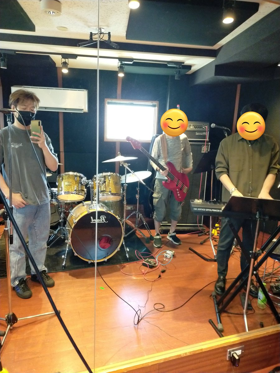 side3_dai's tweet photo. 来週のライブのリハの様子😁
6/14中野、桃園会館にて、普段のバンドのミニバージョンでちこっとだけ出演します、皆さんお時間ありましたら！

＃サイド３ https://t.co/6niyi1tEcu
