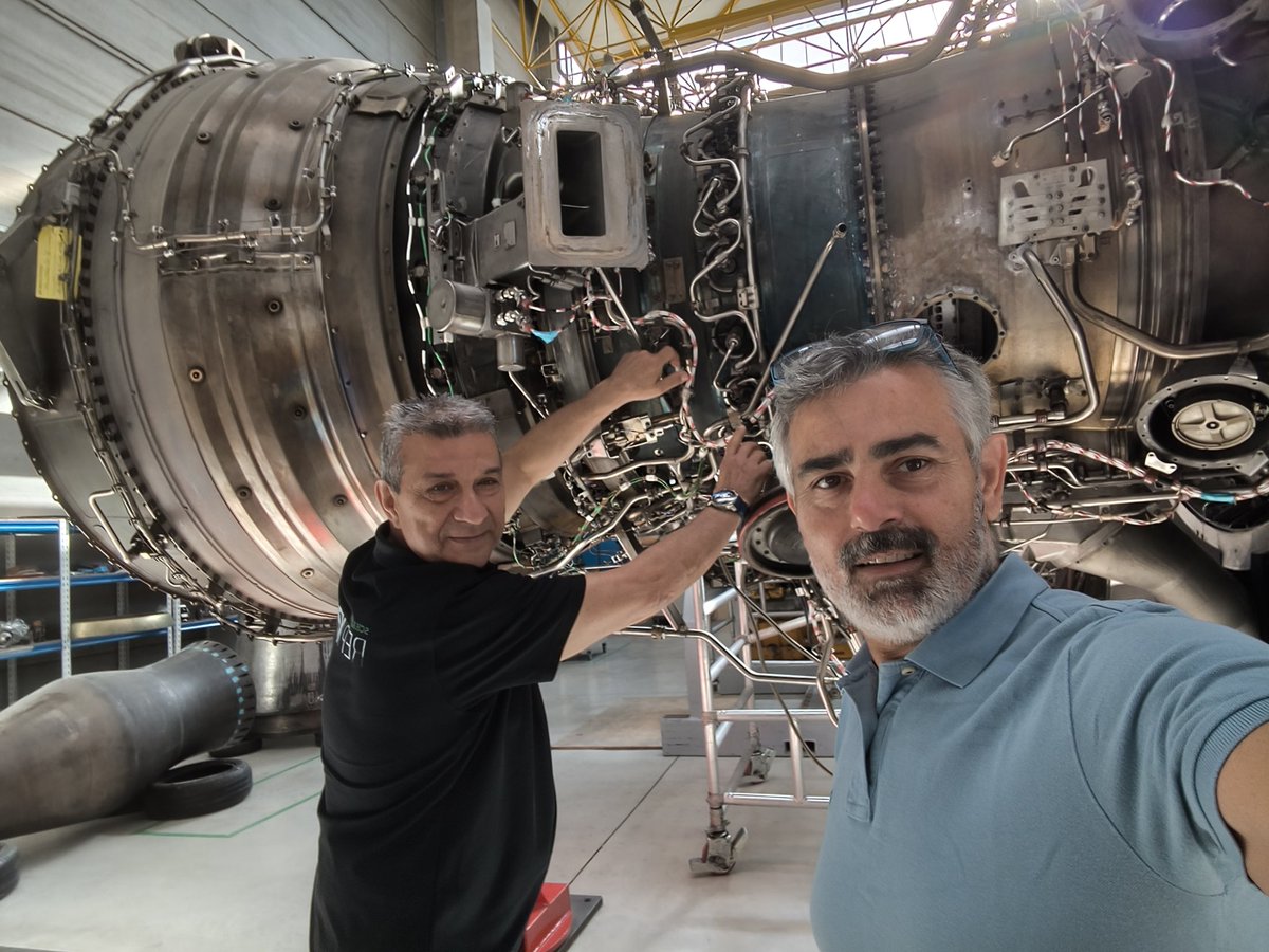 CifpPRV's tweet photo. Recibimos en el @CifpPRV la visita de Luis Vicente Queipo de @SchaefflerGroup conocida #LuK, reactivamos nuestra histórica alianza de ponencias técnicas sobre embragues y postventa para impulsar la Formación Profesional de nuestro alumnado
​¡Gracias por apostar por la #FP! 🤝🚀 https://t.co/YMlUo2sEvI