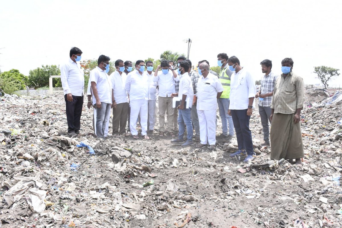 KalavaTDP's tweet photo. రాయదుర్గం పట్టణంలోని డంపింగ్ యార్డును మున్సిపల్ అధికారులు, పార్టీ నాయకులతో కలిసి సందర్శించాను.అక్కడ కొనసాగుతున్న లెగసీ వ్యర్థాల ప్రాసెసింగ్ పనులను పరిశీలించి, పనుల పురోగతిపై అధికారులను అడిగి తెలుసుకున్నాను.అలాగే డ్రై&amp;వెట్ వ్యర్థాల ప్రాసెసింగ్ ప్లాంట్ల ఏర్పాటు పనులను పరిశీలించి, https://t.co/lZkrJDK05o