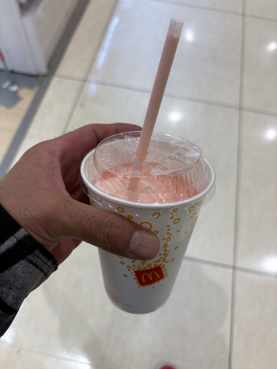 Rs5tar's tweet photo. マックシェイク🥰🥰 https://t.co/hF1heUFd1k