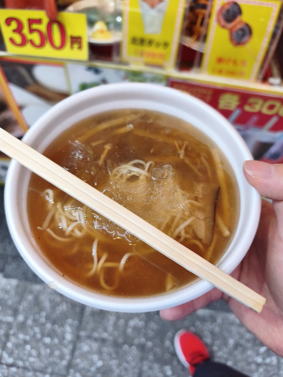 doskonnbu's tweet photo. 神戸中華街歩いてますがめちゃ面白いですな！
夜は飲みの予定なのですが食い過ぎてまうで https://t.co/BI94StOVbC