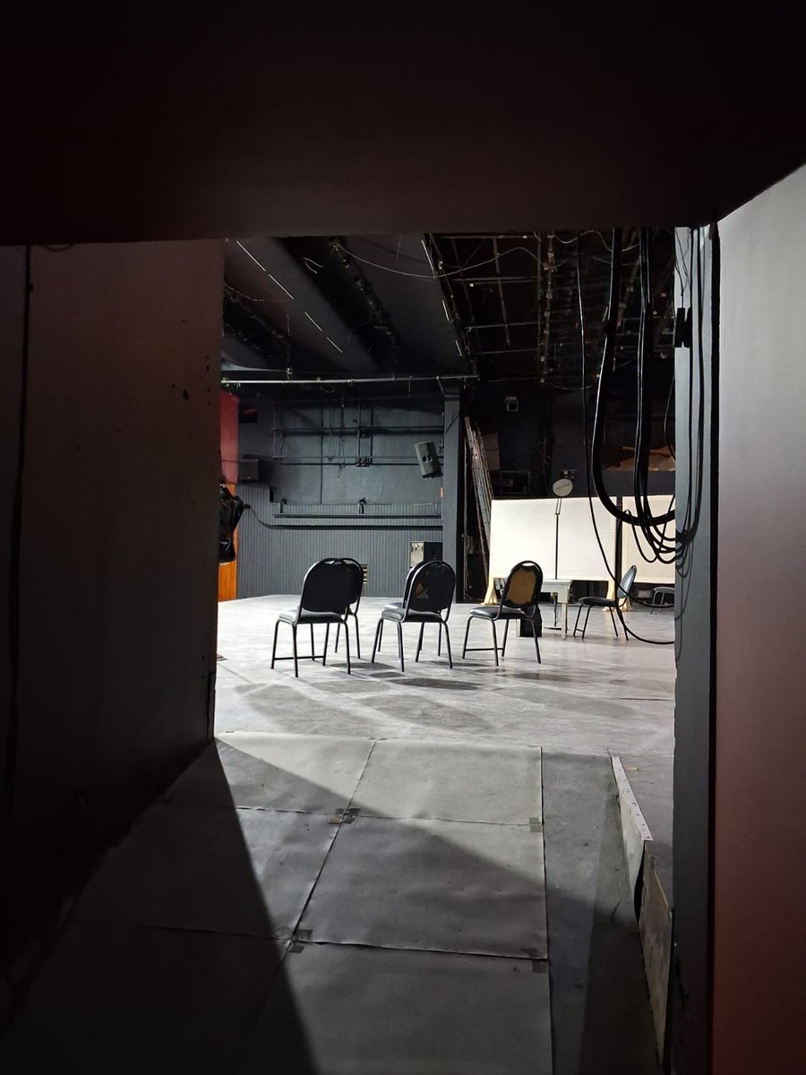 JBaptisteFaivre's tweet photo. Très heureux d'avoir decouvert le #theâtre Al Hamra, plus ancien théâtre de #Damas , ouvert en 1960.
Une visite aux côtés de Nawar Bulbul, directeur des théâtres et de la musique, à qui je souhaite plein succès dans sa mission de soutien au renouveau du spectacle vivant syrien, et avec qui la France sera heureuse de développer des coopérations.
@francediplo @FranceEnSyrie @MinistereCC @FestivalAvignon #Syrie
#سورية #نوار_بلبل