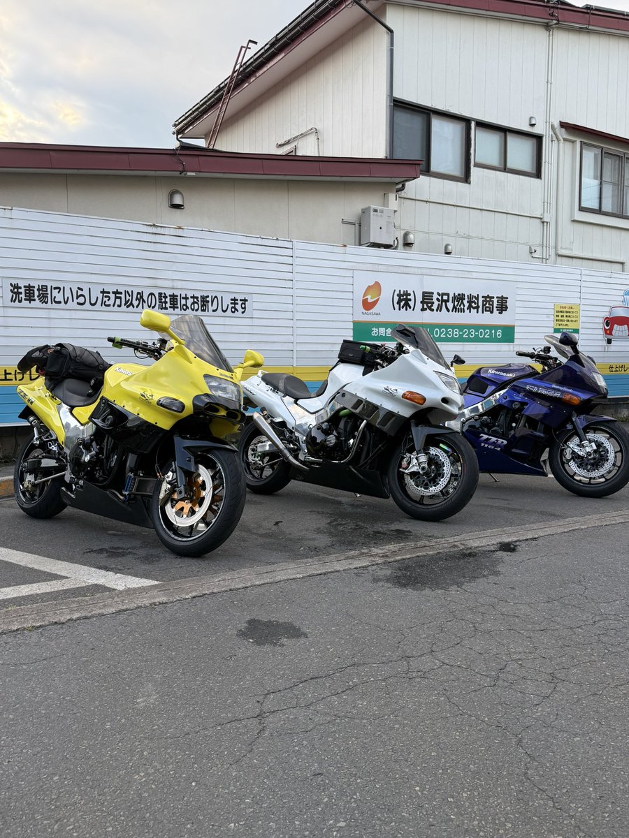 TZxt10d's tweet photo. 宿行く前に…
コイン洗車場で洗車完了🤣ワッハッハ https://t.co/TOXcPCcYE7