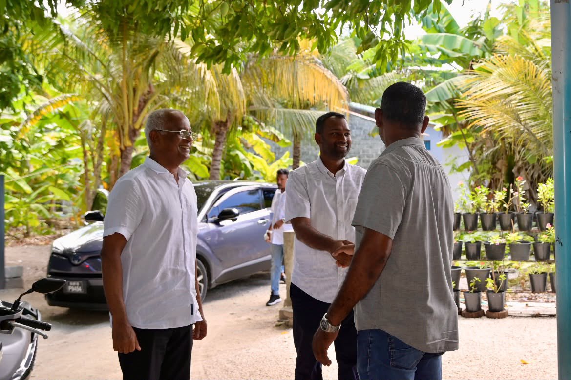 mrsays_'s tweet photo. ރައީސް @ibusolih އާއެކު އިތުބާރު ކެމްޕެއިން ފުވައްމުލައް ސިޓީގައި.

އެމްޑީޕީގެ ޗެއަރޕާރސަންކަމަށް @MickailNaseem އަށް ވޯޓު ދެއްވާ!
3️⃣☑️

#VoteMeekail
#Ithubaaru
#Meekail4CP https://t.co/f2aqCwuaCo