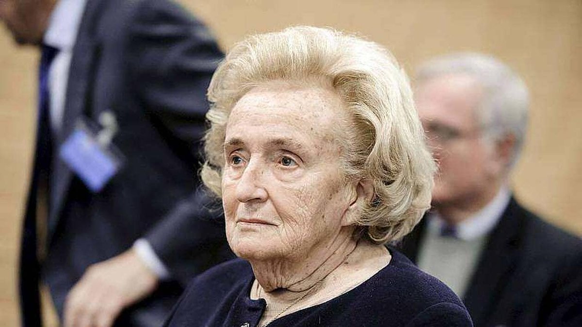 NewsTVReal's tweet photo. Bernadette Chirac, veuve du président Jacques Chirac, est décédée à l'âge de 93 ans. https://t.co/g8AaCVDv8R