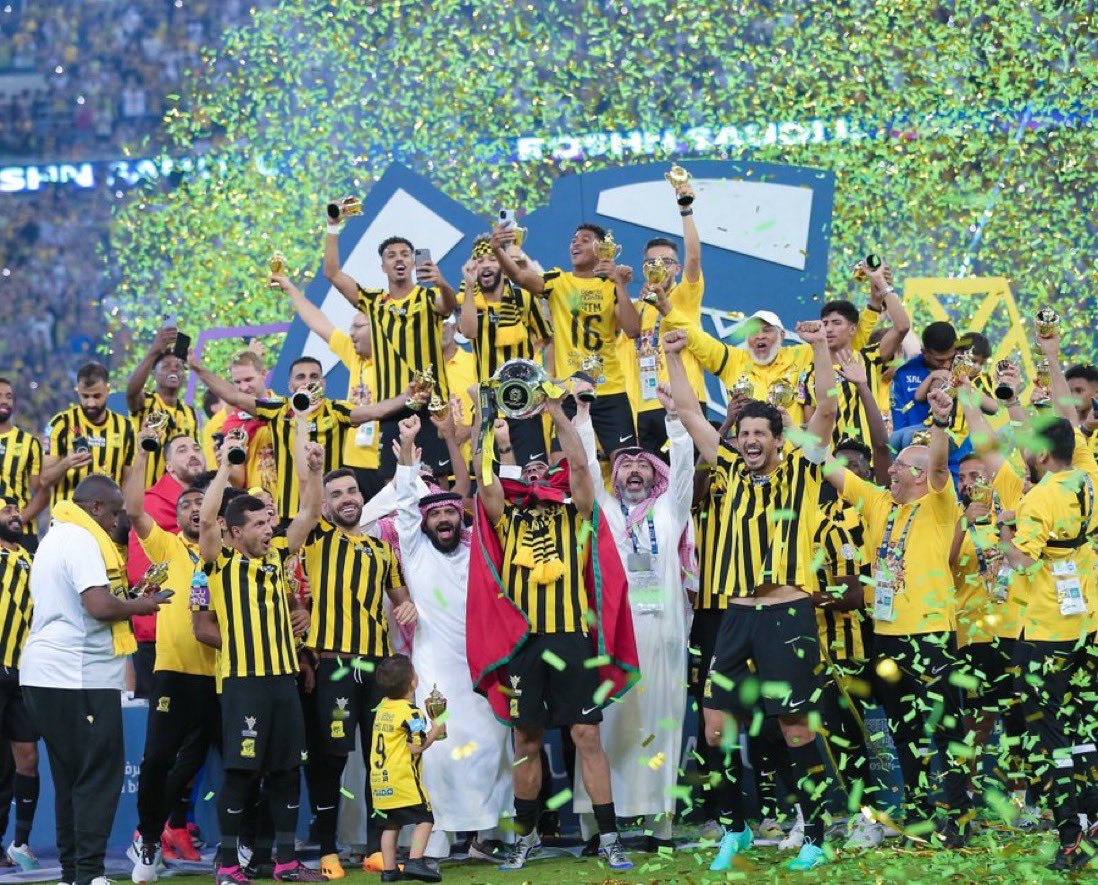 MoathBasfar's tweet photo. @MTyby42497 @AlkassTVSports تراك مضيع مين ابو مواسم صفرية يالي طردناك من الكاس من ملعبك وحققنا الدوري على ظهر ناديك 😂😂😂😂😂

ولك سنتين بعيد عن الدوري ☺️

اخر ٤ سنوات الاتحاد ٢ دوري 
الهلال ١ دوري 
النصر ١ دوري 

مين خلط مين يا هبة 😂 https://t.co/Syl6AcyqvH