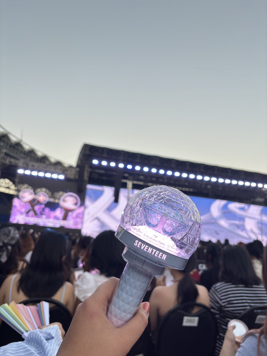 kyuukwon's tweet photo. wts lfb seventeen lightstick caratbong ver 3 10th anniversary 

Php 3000 - caratbong 
Php 2800 - PAYO
Php 3600 - if with 1pc caratzone photocard (scoups new_ / jeonghan 17rh / joshua ftb) + teen, age album orange ver

rfs decluttering, nagbabawas ng mega box https://t.co/JkUlaruNqI