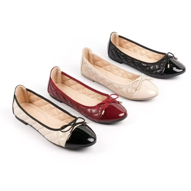 jsmineey's tweet photo. sebagai krl girlie, ini salah satu flat shoes yang nyaman aku pake jalan  😭💗 https://t.co/XD7i34Fp75