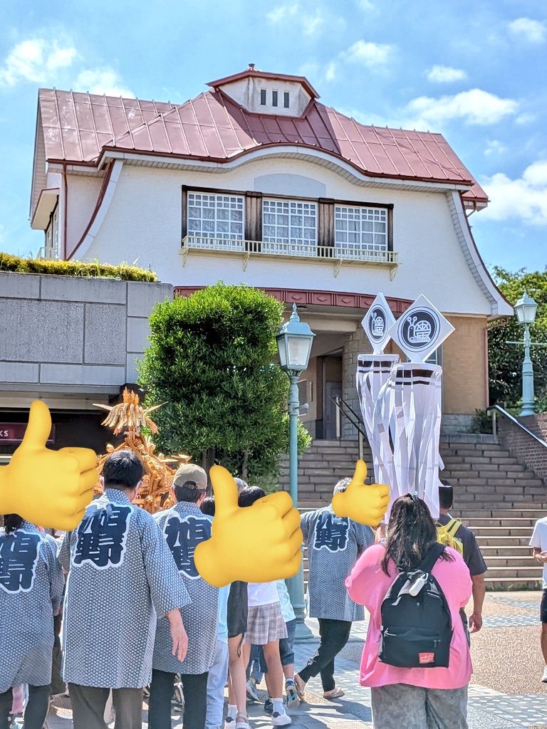 unionworks's tweet photo. 今日は縁あって田園調布のお祭りへ。浅間神社例大祭に合わせて駅前では商店会の出店も沢山。子ども神輿も賑わっていましたよ。

オリジナルの盆踊り曲を仕掛けたり、アイデア豊富な町会長さんとのお話も楽しかったです😊

池上以外の町のイベントに参加すると発見が色々とあって勉強になりますよ。 https://t.co/bU7Zl3zg7n