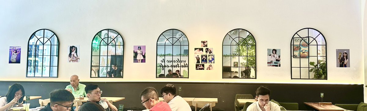tinyseoah's tweet photo. cafe in progress!

#picnicwithtripleS https://t.co/rQGkXWiRO9