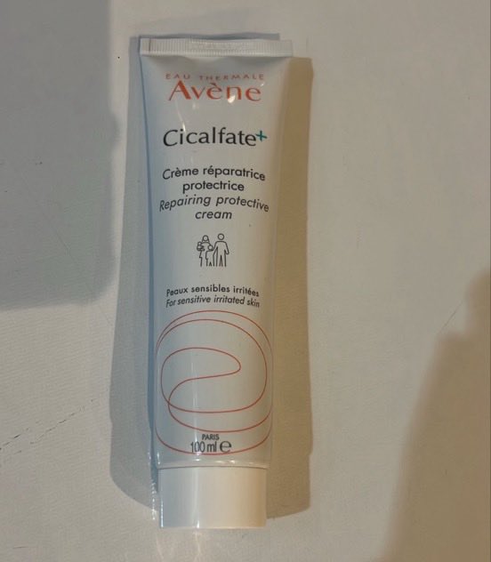 A90mat's tweet photo. الكريم كريم علاجي خالي من العطور ليه يوصلني شي معطر ؟؟؟؟ 
المنتج فالموقع والمنتج اللي وصلني بيتهم اختلاف كلي حتى انو الريحه غير
@AmazonKSA @MCgovSA https://t.co/IaIb7KfxUW