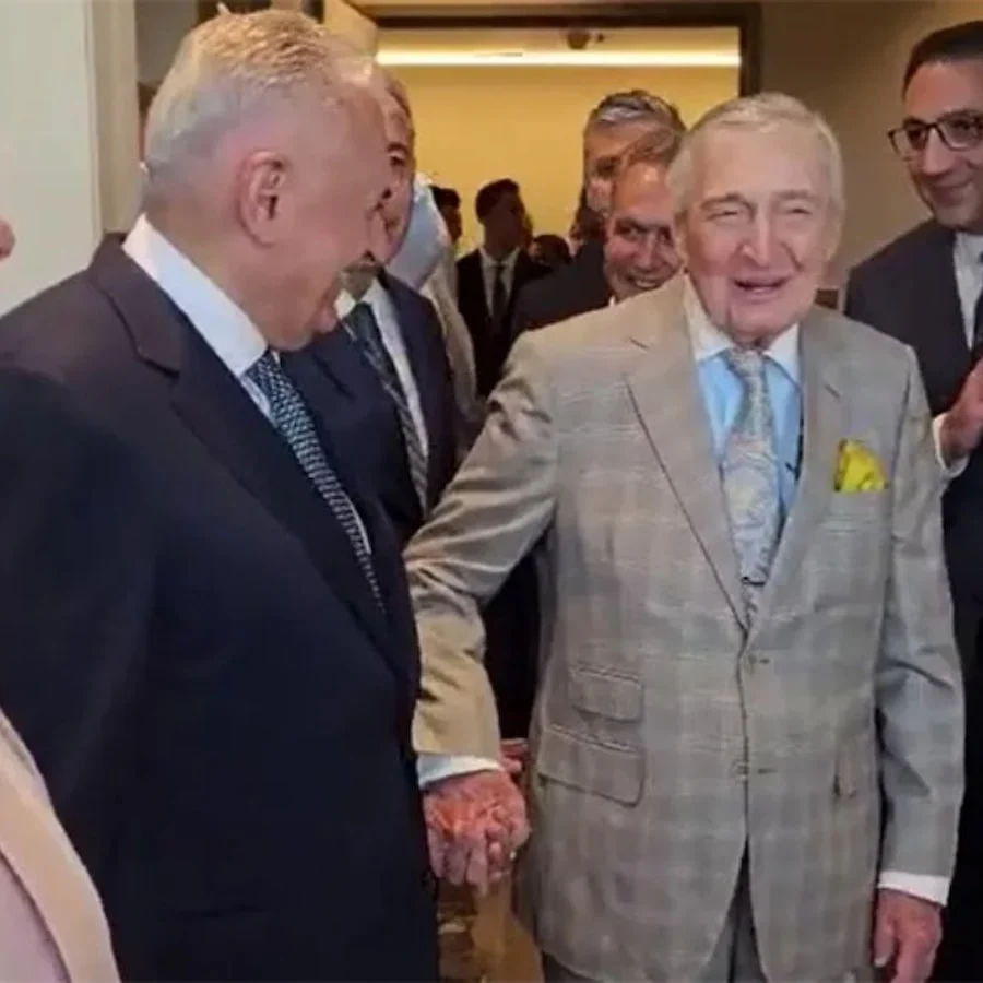 Katfar's tweet photo. Komik olsun diye değil, sadece aşağılama ve rencide etme amaçlı bir fıkramsı cümle.
Şunu gülmek için 70 altı bir IQ lazımdı, o da zaten yanındaydı ve güldü. https://t.co/ZSCcISEVZX