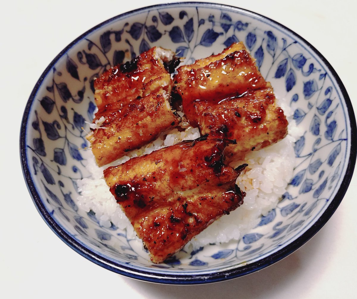str00022's tweet photo. うな丼🍚🍴 https://t.co/zS1QJ75wyW
