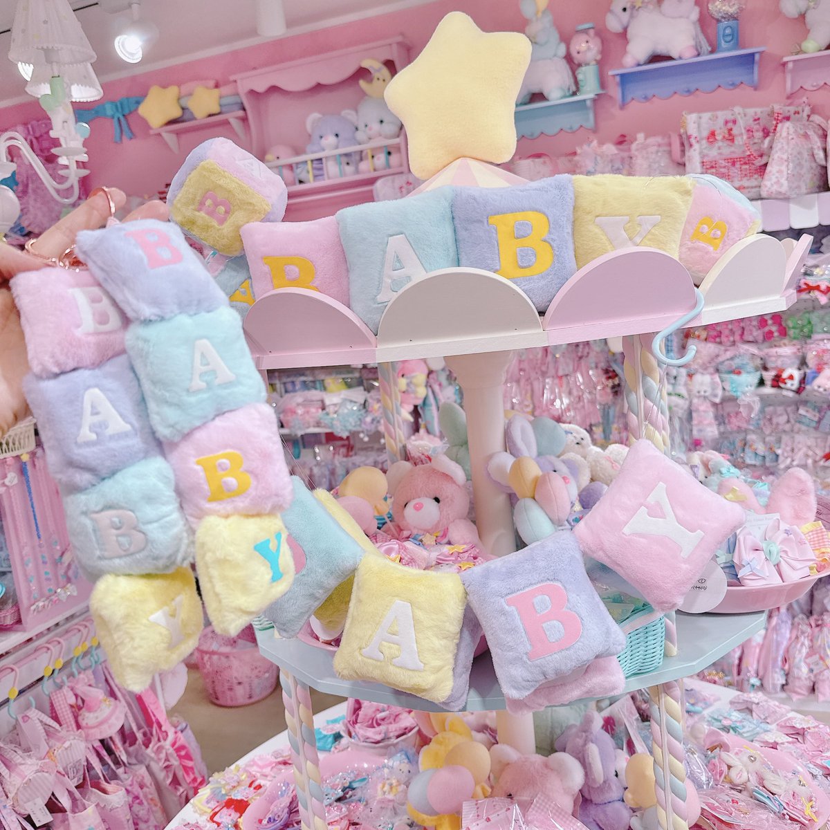anirshop's tweet photo. ちろるめいど♡さんよりウォールデコやキーホルダーなどが入荷しました🍼
土日も10:00〜17:00で営業中🌈

9日（火）はお休み、10日は11:00〜の営業です❣️
▶️次回通販解禁は10日21時〜 https://t.co/lBIzQc5EhJ