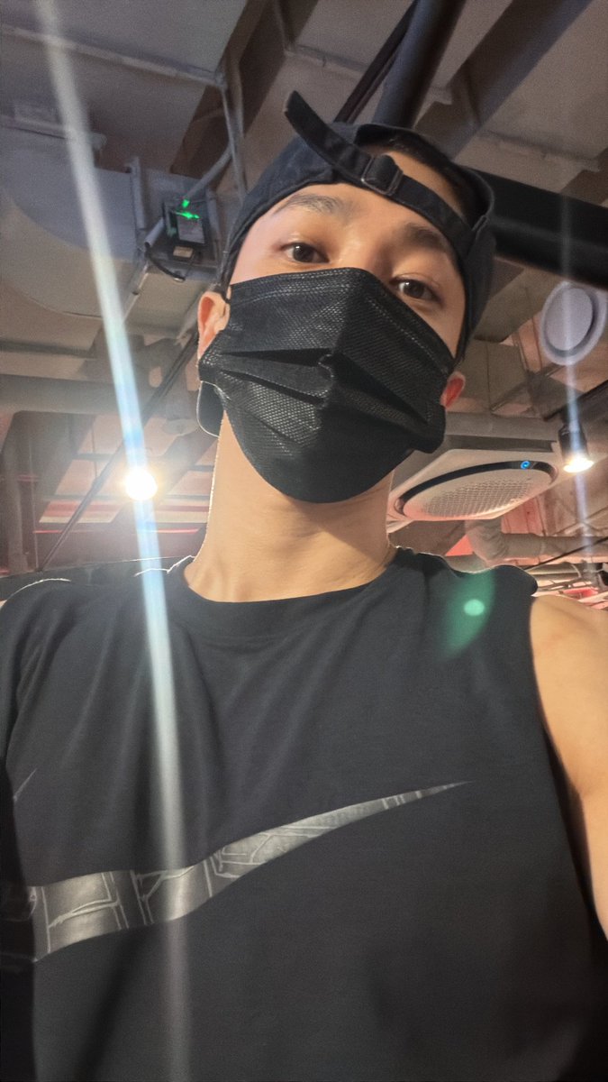 mi__ral's tweet photo. 오늘은 산책 아니고 헬스 사진이네☺️ https://t.co/zO7jFeAlw3