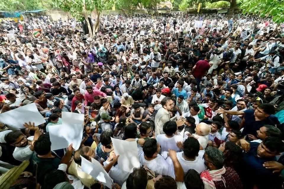 apcpim's tweet photo. జన్ జీ ... పిలుపు...
పరీక్షల వైఫల్యాలకు బాధ్యత వహించి కేంద్ర మంత్రి ధర్మేంద్ర ప్రధాన్ రాజీనామా చెయ్యాలి.
ఢిల్లీ జంతర్ మంతర్ లో బొద్దింకలు గర్జన..
#Cocroach #CJP https://t.co/4VNFmDtdtc