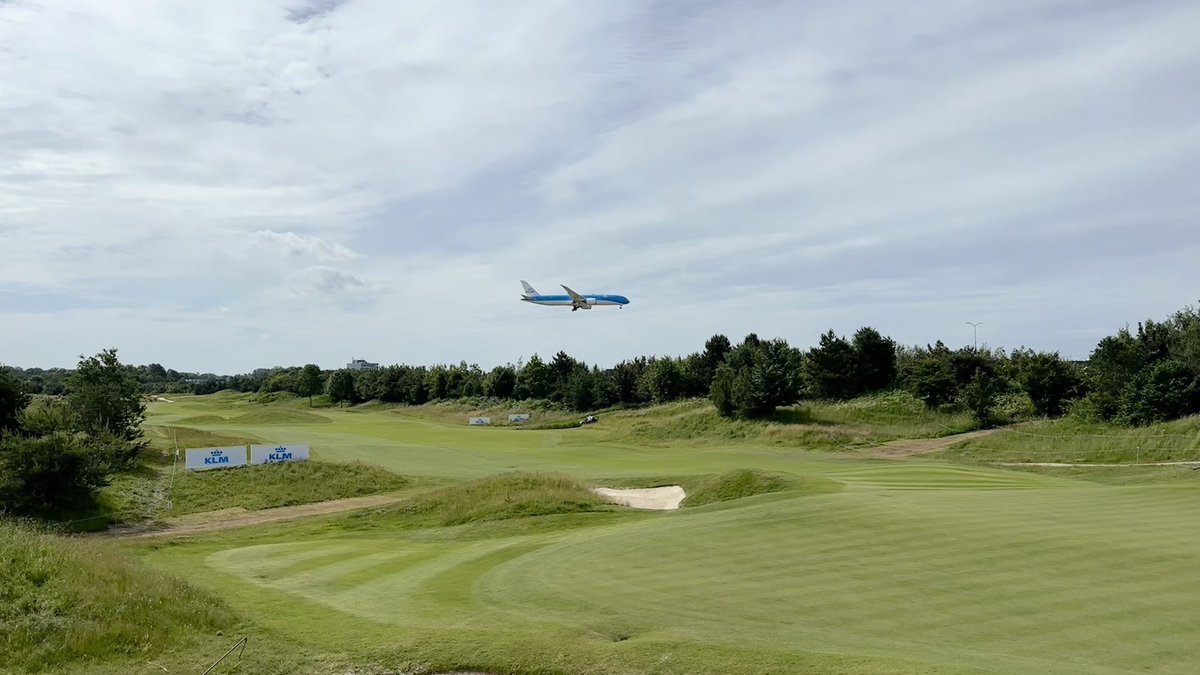 RachelWalkow's tweet photo. A day out at the @KLMOpen spotting @KLM flights ⛳️✈️ https://t.co/H3IqTcXuEz