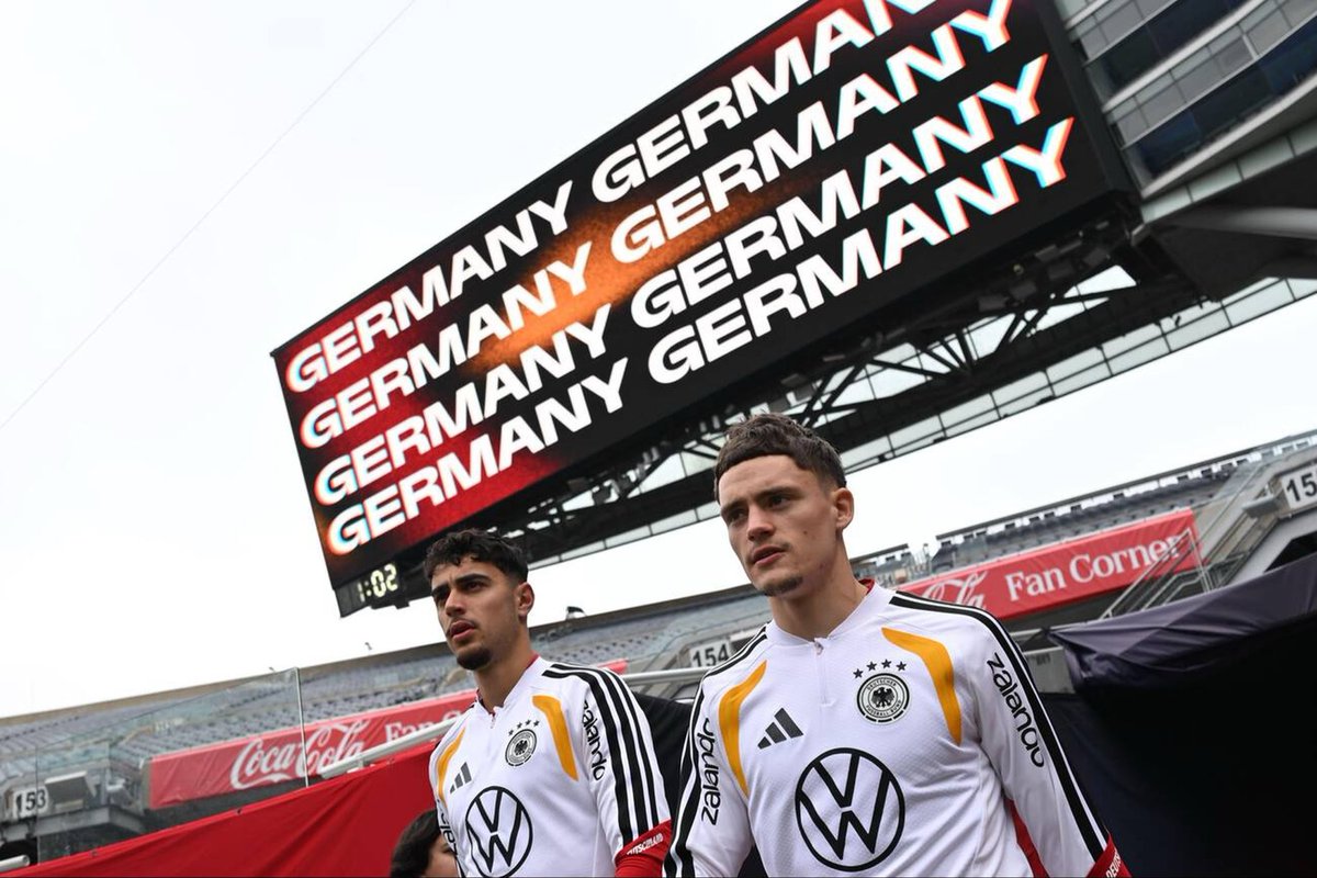 Zadranner's tweet photo. Deutschland matchday ! 🖤❤️💛 https://t.co/TRhsZj8oDQ