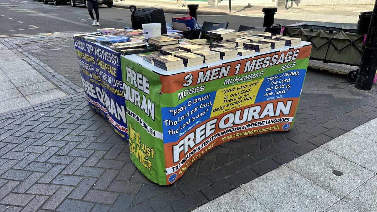 iafcharity's tweet photo. 🔴 Street #Dawah #Birmingham City Centre Friday 05.06.26
🟢The #Prophet (ﷺ) said: Convey from me even if it is (only) one aayah. #Allah 
#iafcharity #islamawarenessfoundation #Islam #Muslim https://t.co/u8sfdgqhjT