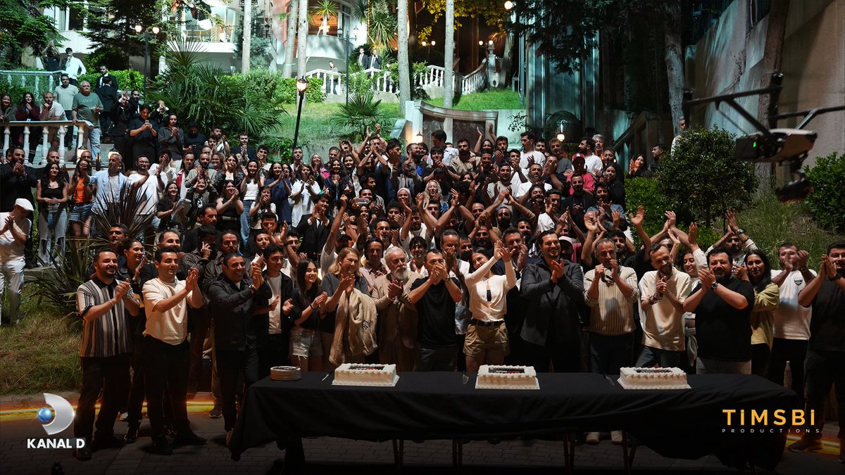 esrefruyadizitv's tweet photo. #EşrefRüya’da son paydos ve geriye kalan güzel anılar! 🎬♥️

@kanald @timsbitv https://t.co/PycwFfy8l6