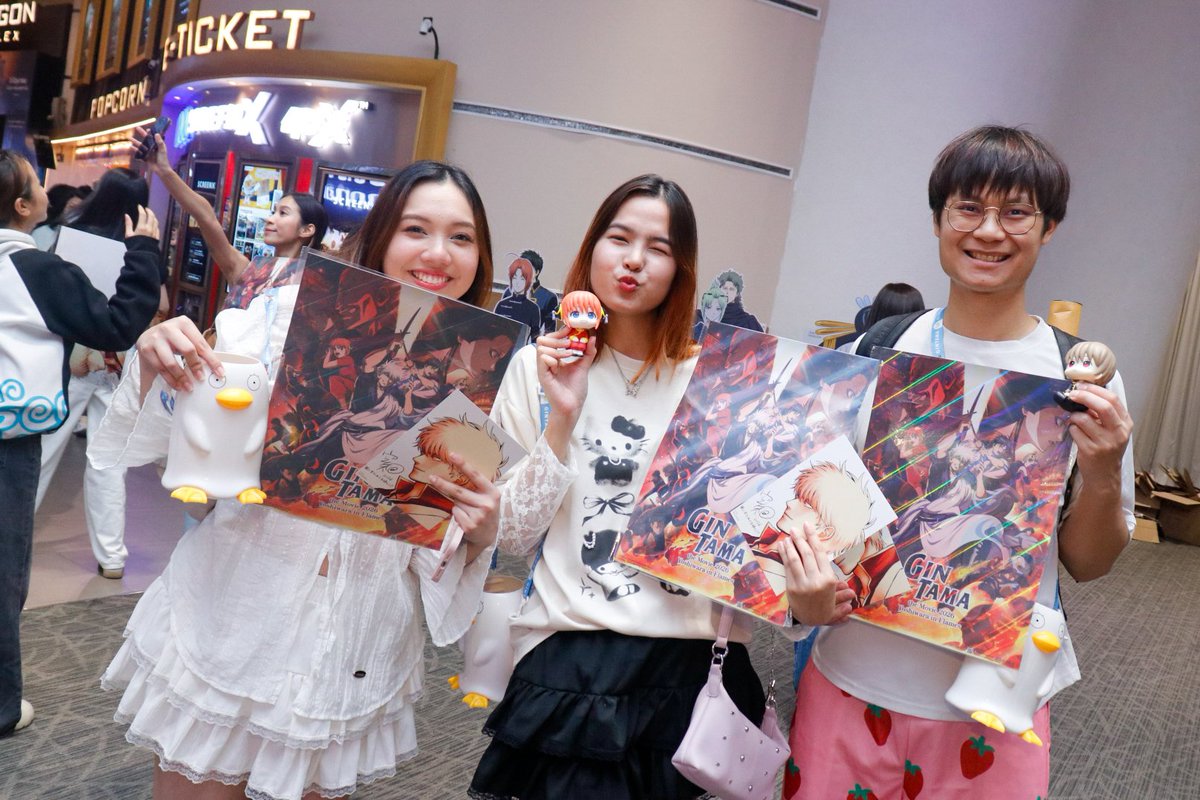 MajorGroup's tweet photo. ภาพบรรยากาศการรวมตัวของแฟนคลับกินทามะไทย! 
กับรอบพิเศษสุด [MAJOR EXCLUSIVE MOVIE] Gintama the Movie 2026: Yoshiwara in Flames ODEX Screening

สนุกกันจัดเต็ม กับเดอะมูฟวี่ล่าสุด ของเหล่าชินเซ็นกุมิในตำนาน พร้อมของพรีเมียมนำเข้าจากญี่ปุ่น (JAPAN IMPORT) ทุกที่นั่ง ณ พารากอน ซีนีเพล็กซ์

เตรียมพบกันได้อีกครั้ง กับรอบปกติ 18 มิถุนายน เป็นต้นไป
เปิดขายบัตรพรุ่งนี้! ที่ เมเจอร์ ซีนีเพล็กซ์ เท่านั้น

#gintama #新銀魂大炎上祭 #新劇場版銀魂 #ODEXAnime #ODEX
#MajorCineplex