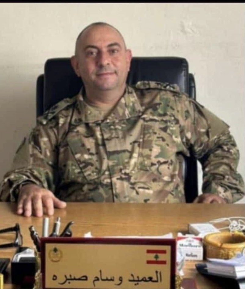 Harry_Boone's tweet photo. Un officier de l'armée libanaise, le Brigadier Général  Wissam Sabra, et son chauffeur tués dans une frappe de drone israélien sur la route Al-Khardali – Nabatieh au sud Liban.
"Ambiance cessez le feu " https://t.co/t8bljl3oLL