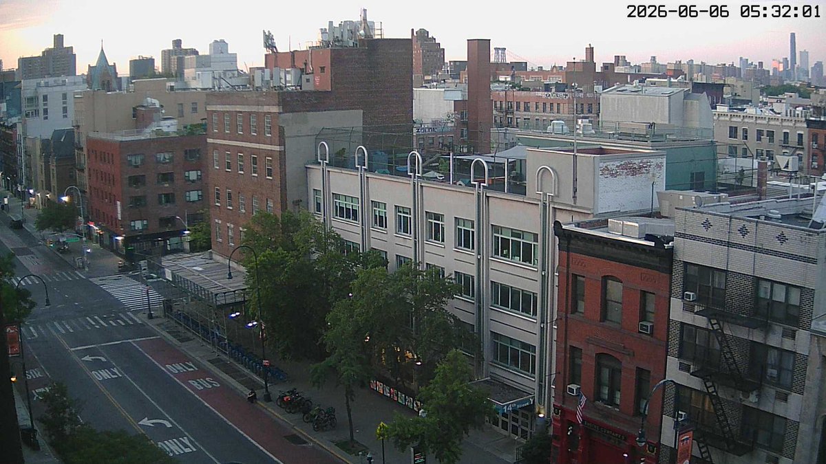 e14thst_webcam's tweet photo. Sunrise, Saturday, 5:32 AM. East 14th Street, NYC https://t.co/BRQglZBBFj
