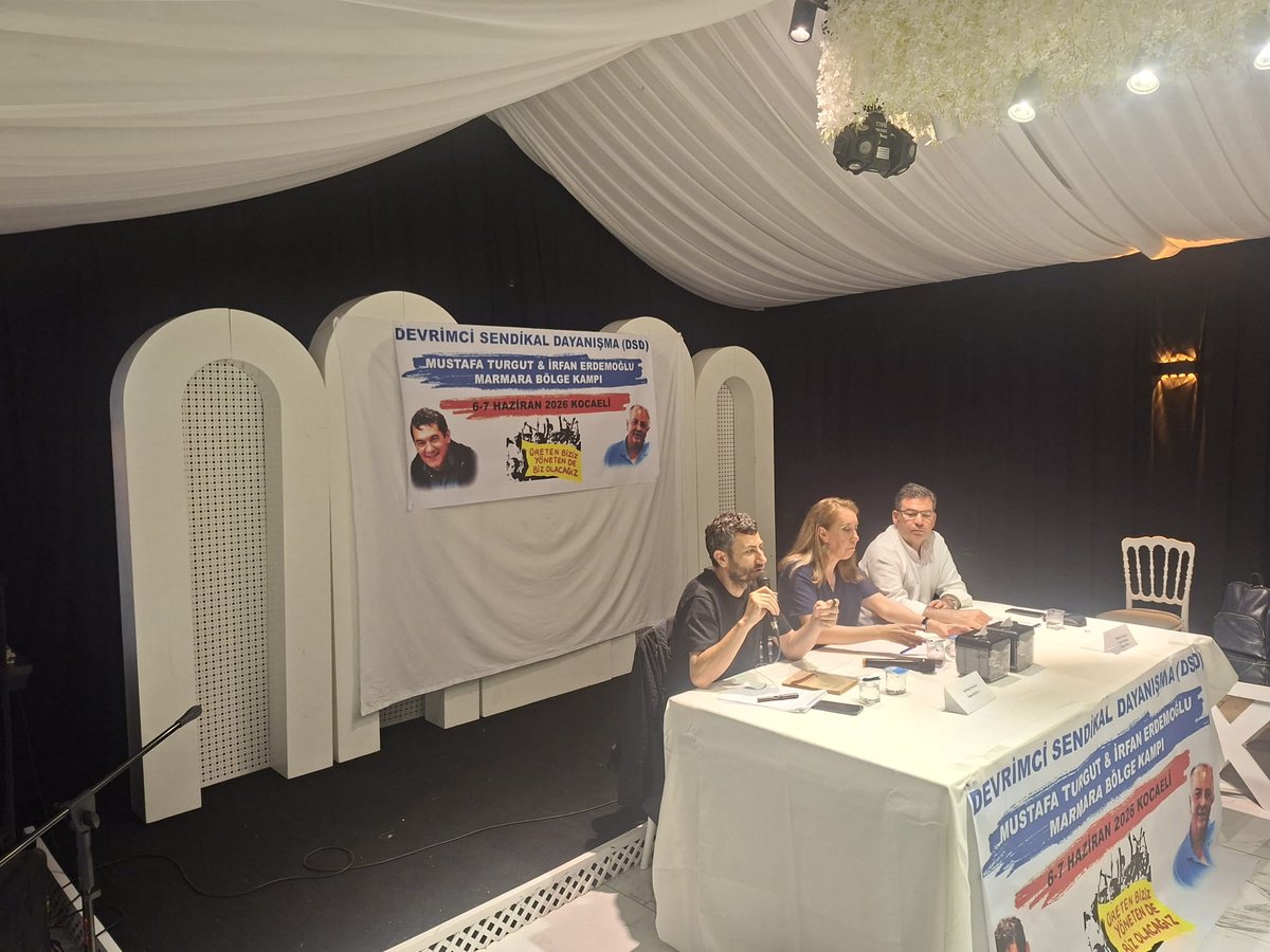 Sendikal_Haber's tweet photo. 🟦 Marmara Bölge Kampımız Başladı!

Mustafa Turgut ve İrfan Erdemoğlu anısına düzenlediğimiz Devrimci Sendikal Dayanışma Marmara Bölge Kampı başladı.

İlk günümüzde; dünyada ve ülkemizdeki dönüşüme karşı siyasal ve toplumsal mücadele olanaklarını, emek rejiminin dönüşümünü, sendikaların durumunu, laiklik mücadelesini ve ekolojik mücadeleyi tartışıyoruz.

Birleşik emek mücadelesini büyütmek, örgütlenme olanaklarını güçlendirmek ve dayanışmayı yükseltmek için bir aradayız.

✊ Üreten biziz, yöneten de biz olacağız!