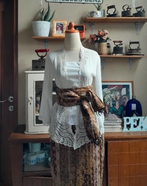 Racunkudishopee's tweet photo. Yang liburan ke jogja bisa ke kebaya oma
https://t.co/E5Vxv1hXaq

Jl. Cokrodipuran No.6, Ngupasan, Kec. Gondomanan, Kota Yogyakarta.
Depan persis khas malioboro hotel, masuk gang dikit. https://t.co/xA8Fq2wviM