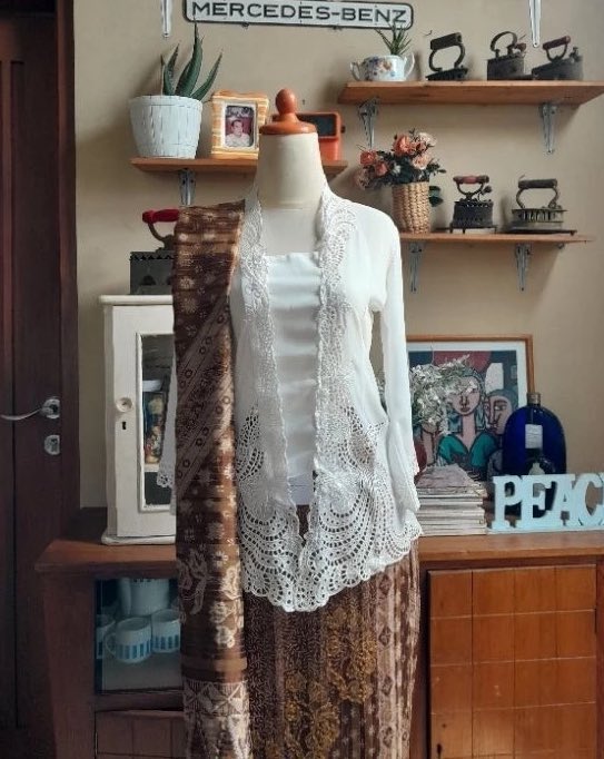 Racunkudishopee's tweet photo. Yang liburan ke jogja bisa ke kebaya oma
https://t.co/E5Vxv1hXaq

Jl. Cokrodipuran No.6, Ngupasan, Kec. Gondomanan, Kota Yogyakarta.
Depan persis khas malioboro hotel, masuk gang dikit. https://t.co/xA8Fq2wviM