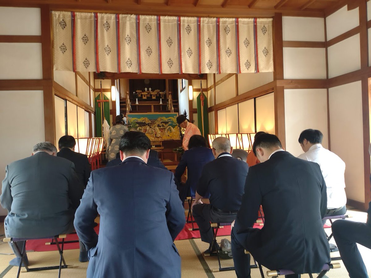 1OuVvfa7LyT2tZl's tweet photo. 先日生矢神社にて
亀山大屋台完成記念の
絵馬が奉納されました
私も出席させて頂き感激でした
亀山町、手柄地域の皆様
おめでとうございます！！
#桧笑家
#姫路・加古川
#祭り好きの建築屋
#釣り好きの建築屋
#亀山
#亀山屋台ホームページ
#https://kameyama-yatai.studio.site/ https://t.co/fJMrKyCQ7V