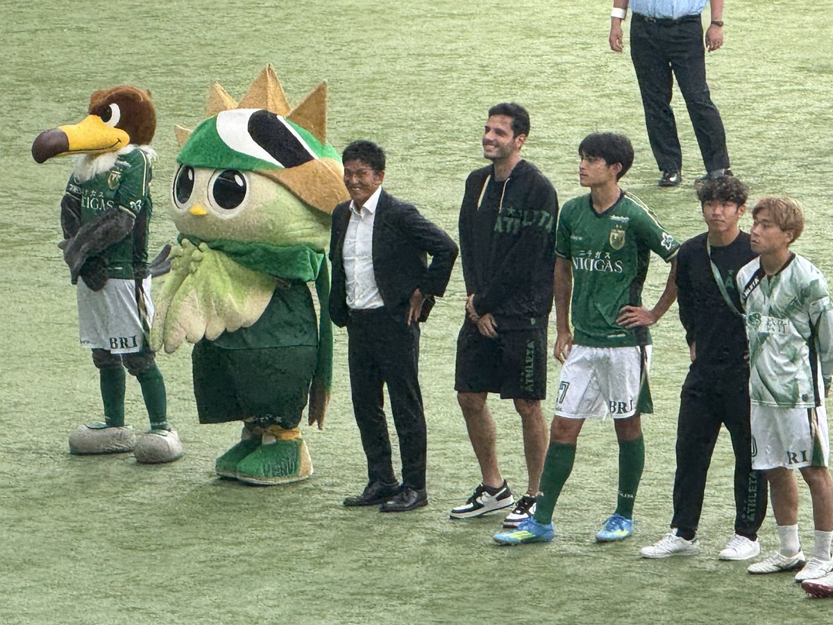 OTTO_oo2's tweet photo. 全員いたんだね
全ゴール決められて負けたー💔
最後のミーティング長めだったけど、来シーズン今のままではダメだという事を話したんだと思う
2ヶ月ここからどう成長できるか🟢
来シーズンもまた会いましょう
#verdy
#東京ヴェルディ https://t.co/x8uOGKeW5o