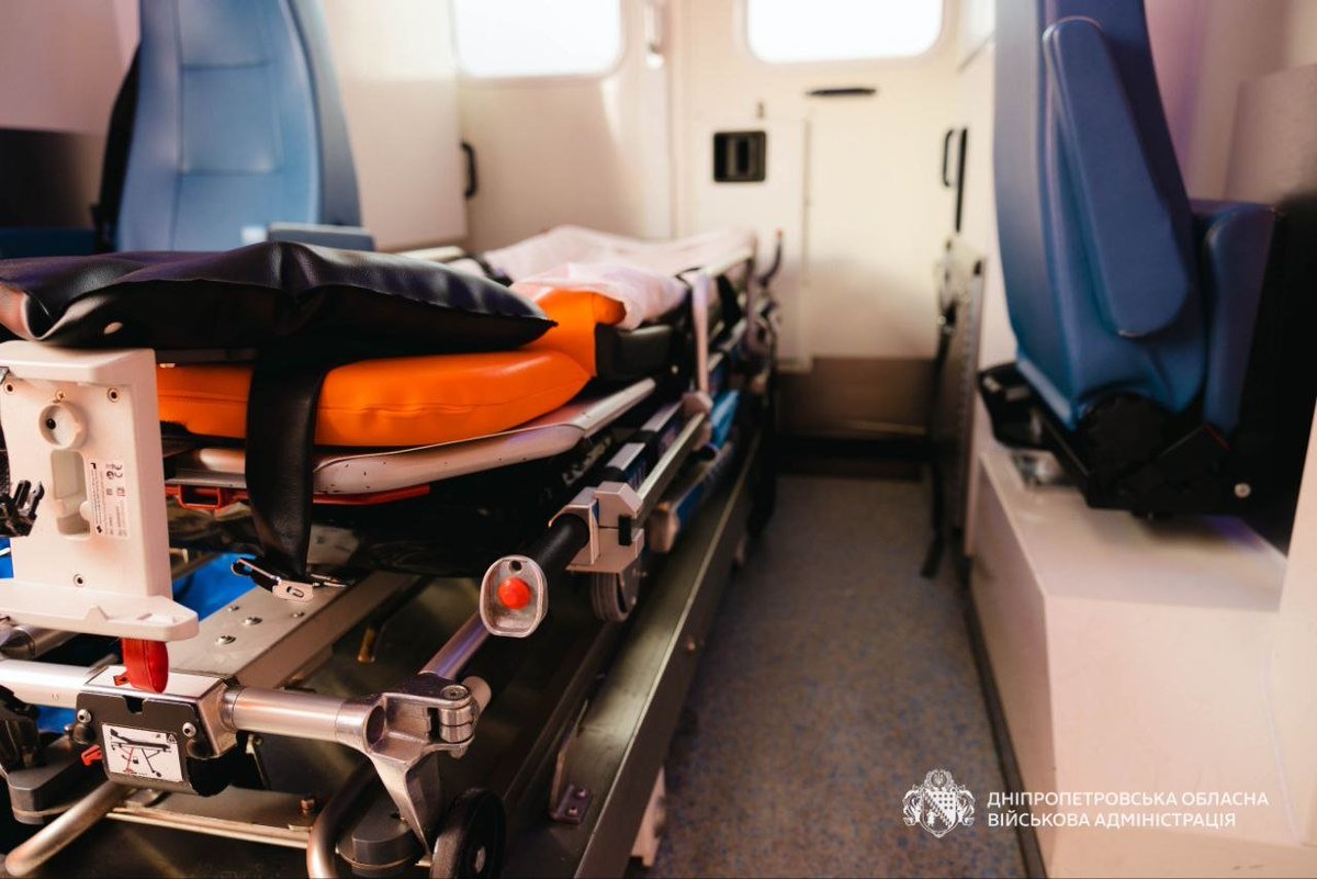 deaidua's tweet photo. The German city of Cologne together with the German-Ukrainian association Blau-Gelbes Kreuz e.V. (@blaugelbeskreuz) and the federal state of North Rhine-Westphalia has donated 11 fully equipped ambulances to four districts in the Dnipropetrovsk Oblast. https://t.co/SVyb0uapX8