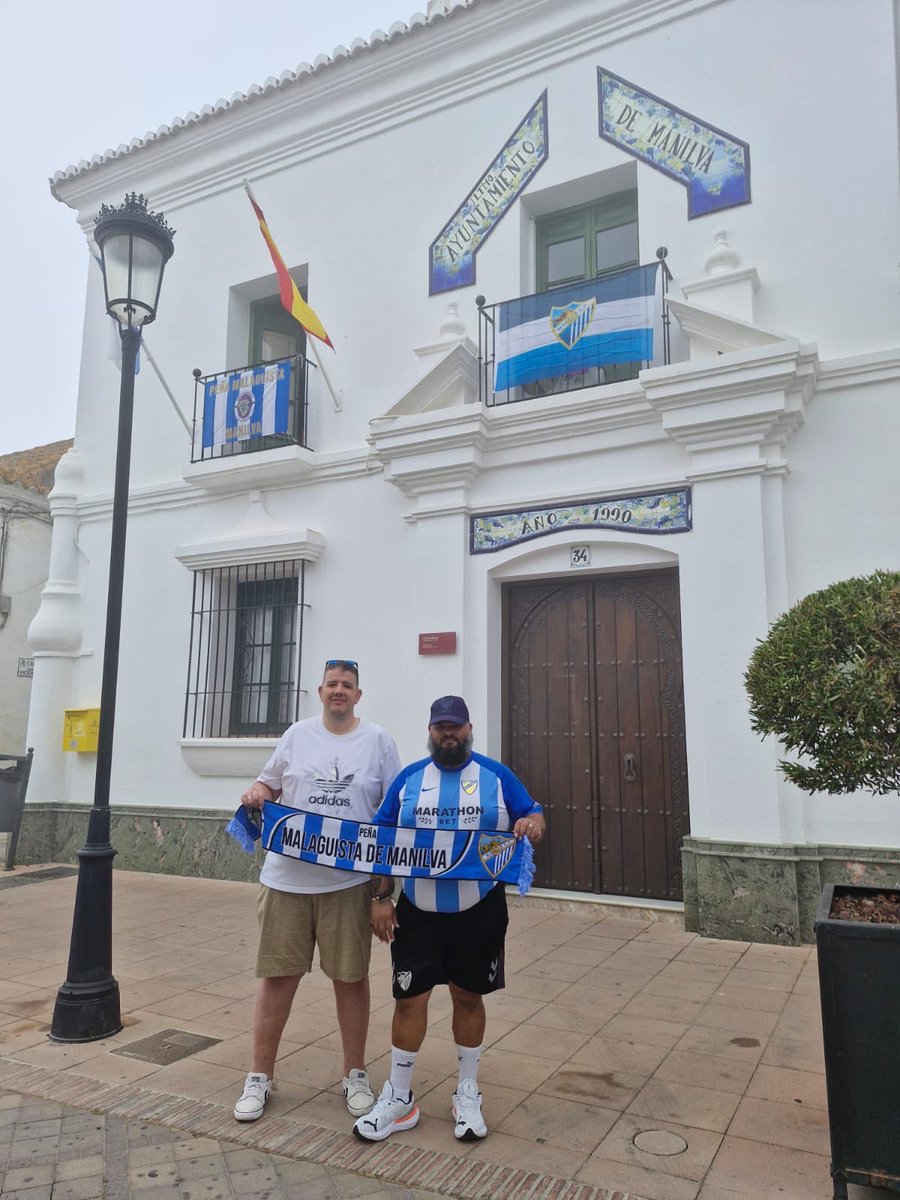 PMLGmanilva's tweet photo. Nuestro pueblo está como siempre preparado para animar a nuestro @MalagaCF con la bandera talismán de nuestro último ascenso. Gracias al @Manilvaprensa y al alcalde Mario Jiménez por su colaboración siempre con nosotros y con el Málaga. ¡¡ SIEMPRE @MalagaCF !! https://t.co/bKV0B2Q94u