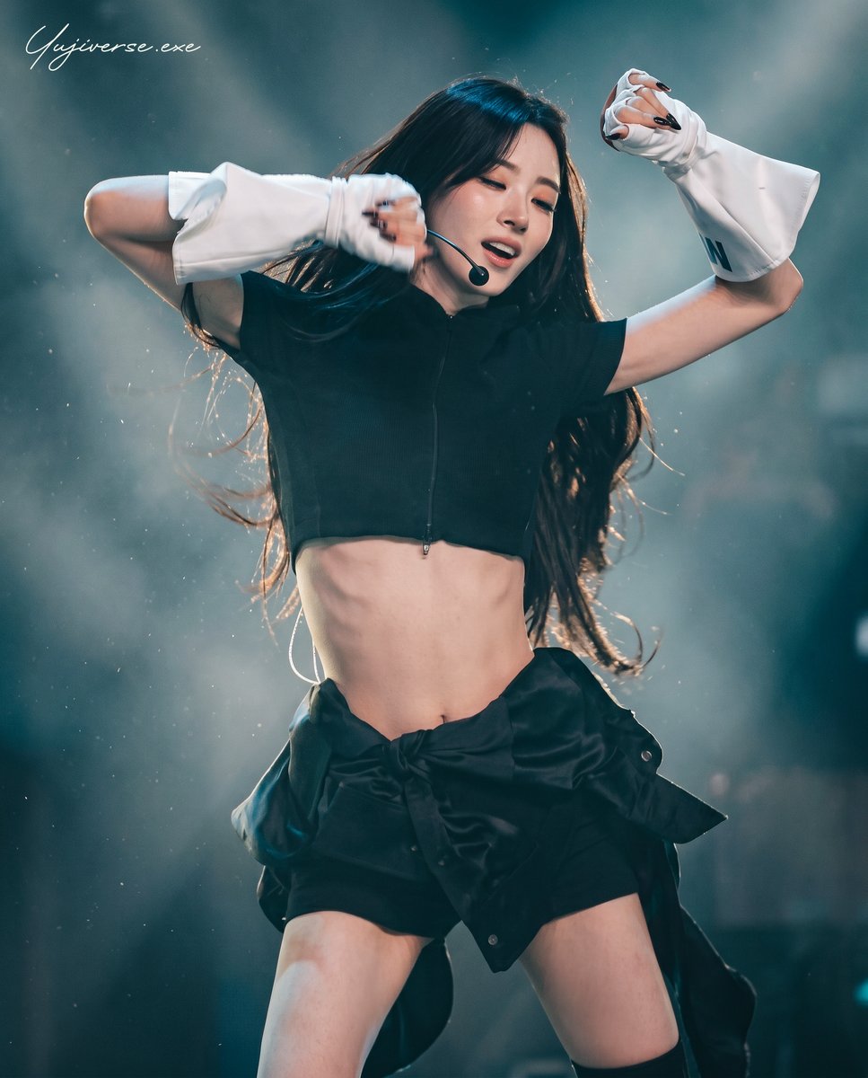 yujiverse_exe's tweet photo. ANNA 🖤

ANNA는 THEBLACKLABEL 소속 걸그룹 MEOVV의 멤버입니다. Known for her elegant visuals, chic aura, and natural stage presence, she continues to attract attention from fans around the world.
#ANNA #안나 #MEOVV #미야오 https://t.co/qTxpcKi4Js