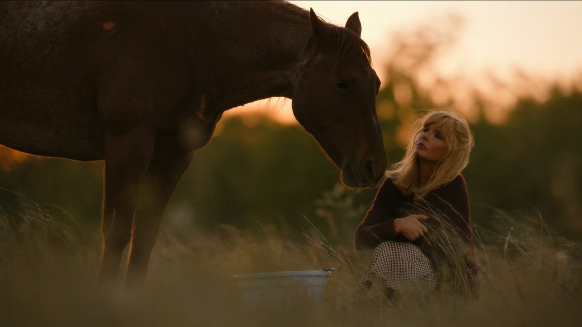 amylarsen_'s tweet photo. Beth Dutton and her horse this scene was so sweet one of my favorites in #DuttonRanch https://t.co/KZaM0rxpZ9