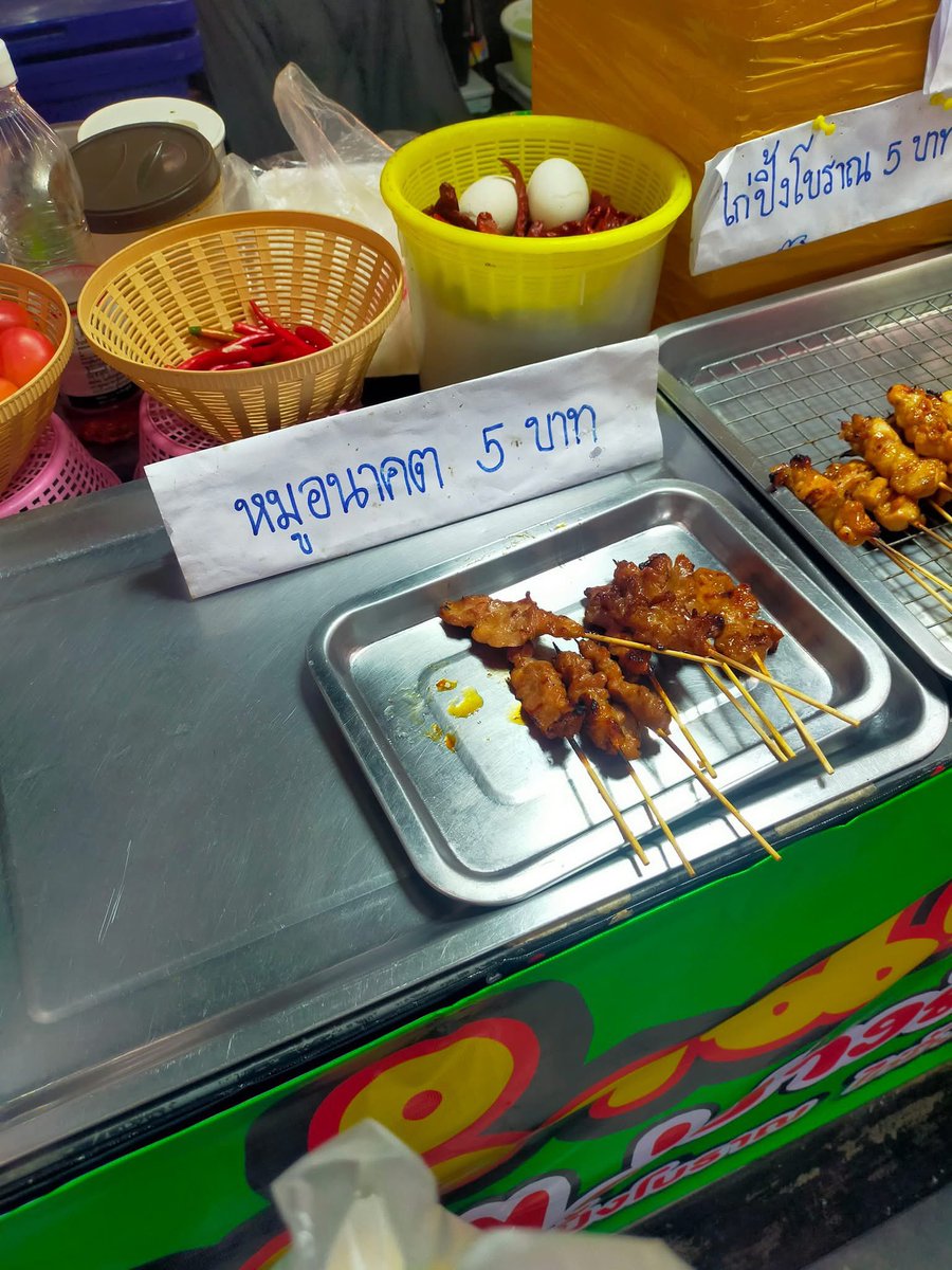 Romanization_'s tweet photo. แคปชั่น 1000000/10 ไก่โบราณ แต่หมูอนาคต https://t.co/v07RT0VJJm