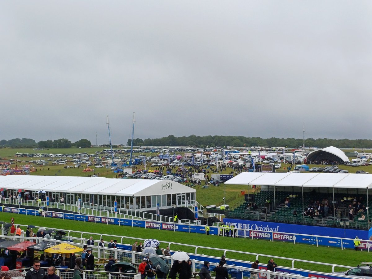 ValueRacingPlus's tweet photo. Epsom went to a lot of effort to reinvigorate The Hill this year but they've been beaten by the uncontrollable weather https://t.co/Zz2MfuBrCz