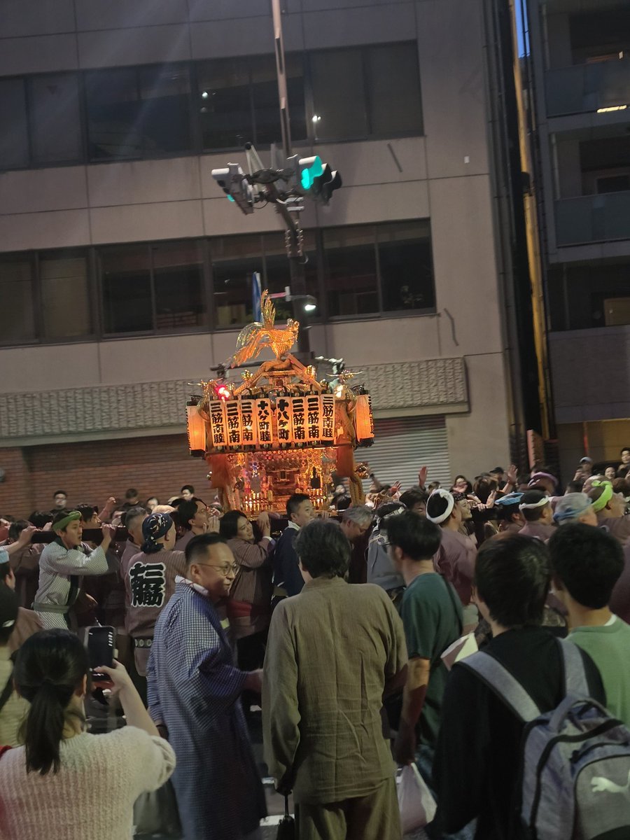 takumirthi's tweet photo. 鳥越神社の祭りいってきた https://t.co/TH1rJE520t