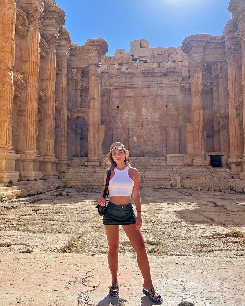 eunicewong46's tweet photo. Tiny human 🫠 Enormous gate, 11 meters high Temple of Bacchus by the Romans 2500 years ago To open this gate, they needed 8 strong men to do so Imagining what took place in those grounds, one of men’s finest works in my eyes 😳 https://t.co/FnJD2XCidE